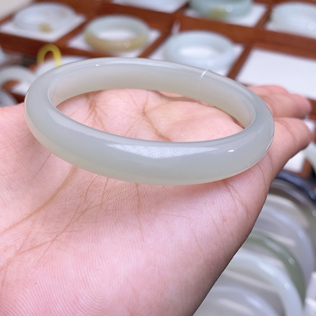 和田玉手镯未镶嵌52.8