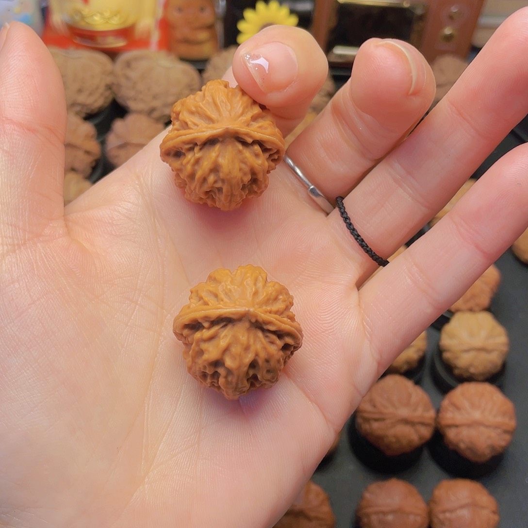 文玩核桃把件文玩核桃红皮绣球