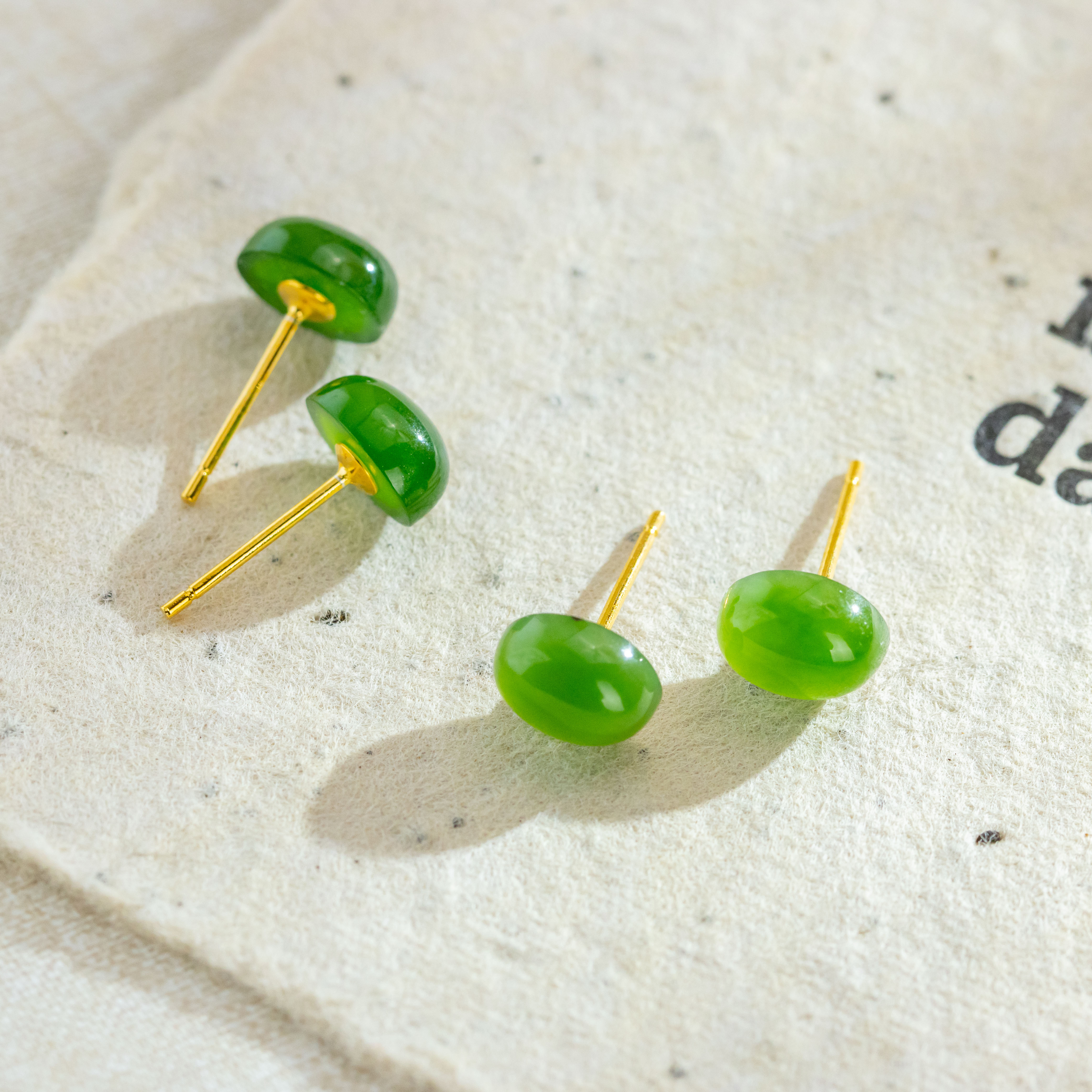 S925银镀金镶嵌和田玉碧玉蛋面百搭女款耳钉（多样性发货 发其一）