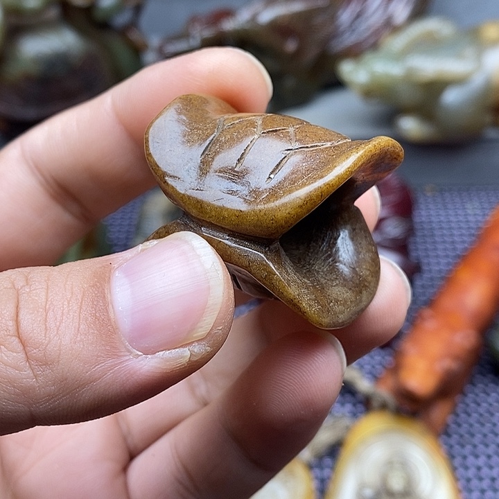 未镶嵌蛇纹石玉颈饰
