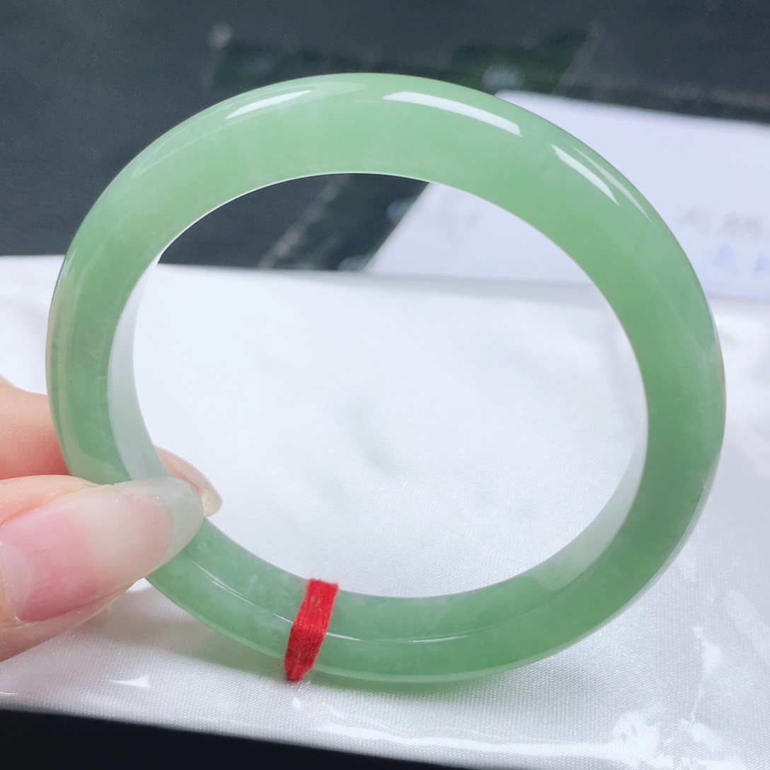 翡翠未镶嵌手镯翡翠54.5冰润果阳绿窄版泥鳅背