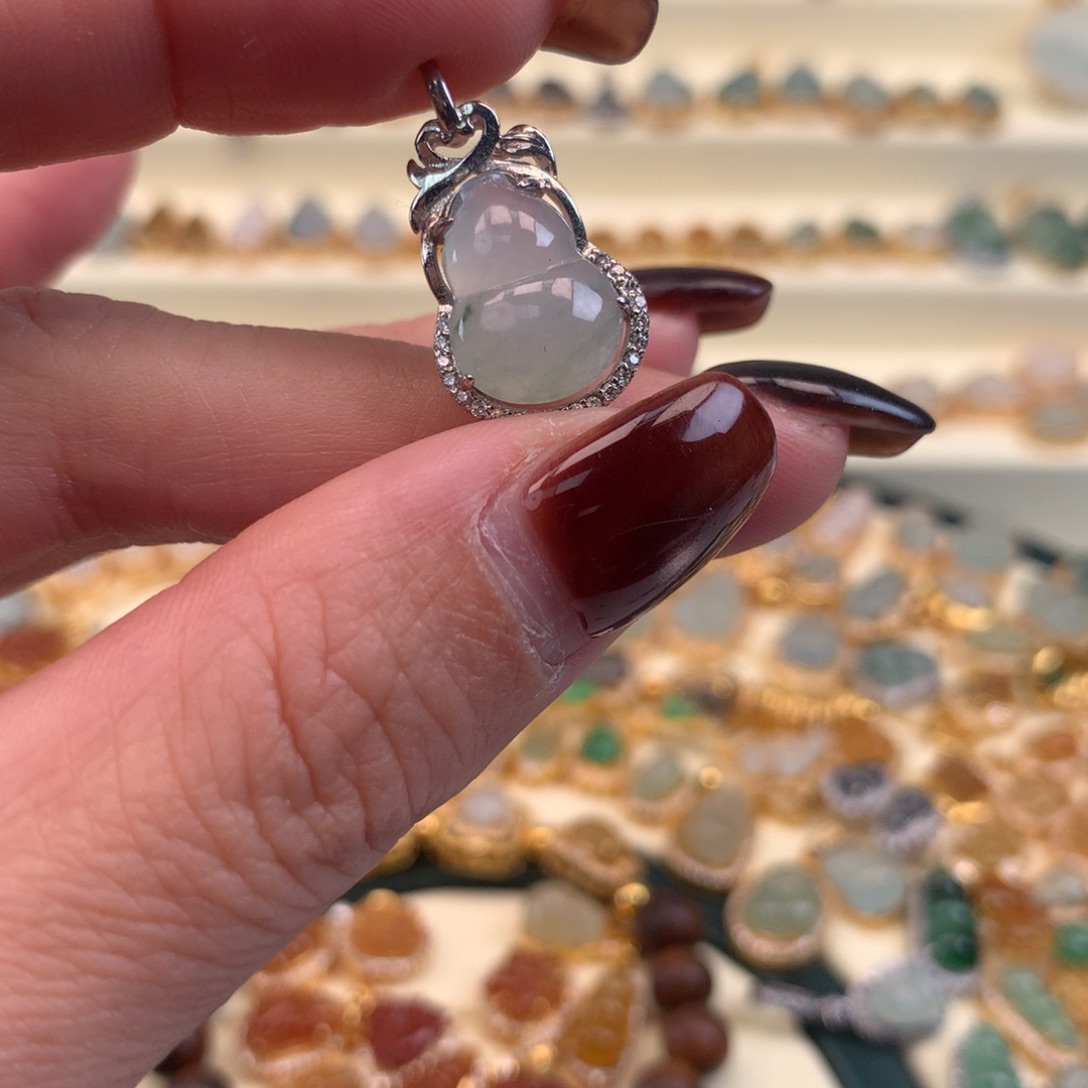 翡翠银S925镶嵌颈饰葫芦