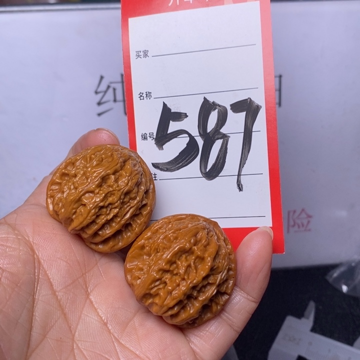 文玩核桃把件587，33白狮子色差