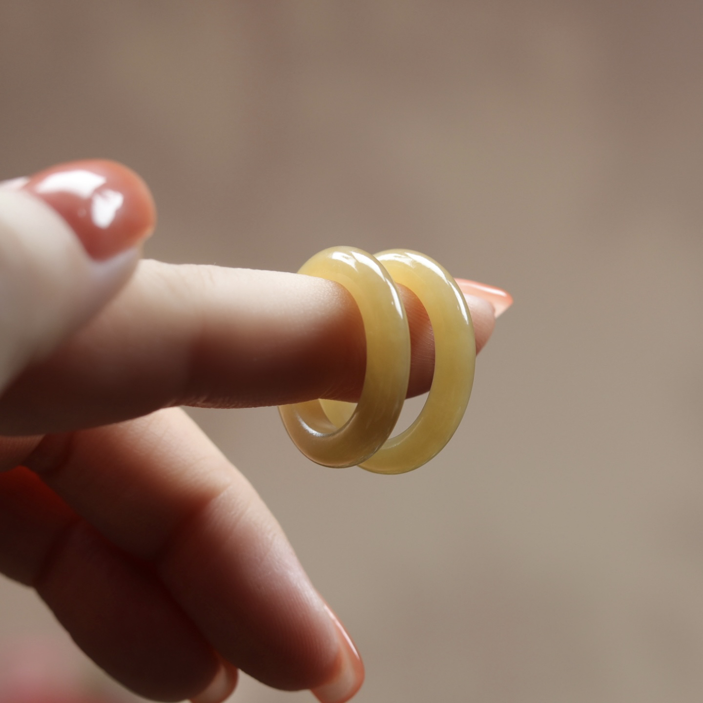 新品天然和田玉糖料素圈戒指蜜糖色时尚简约百搭玉石戒圈手饰礼物