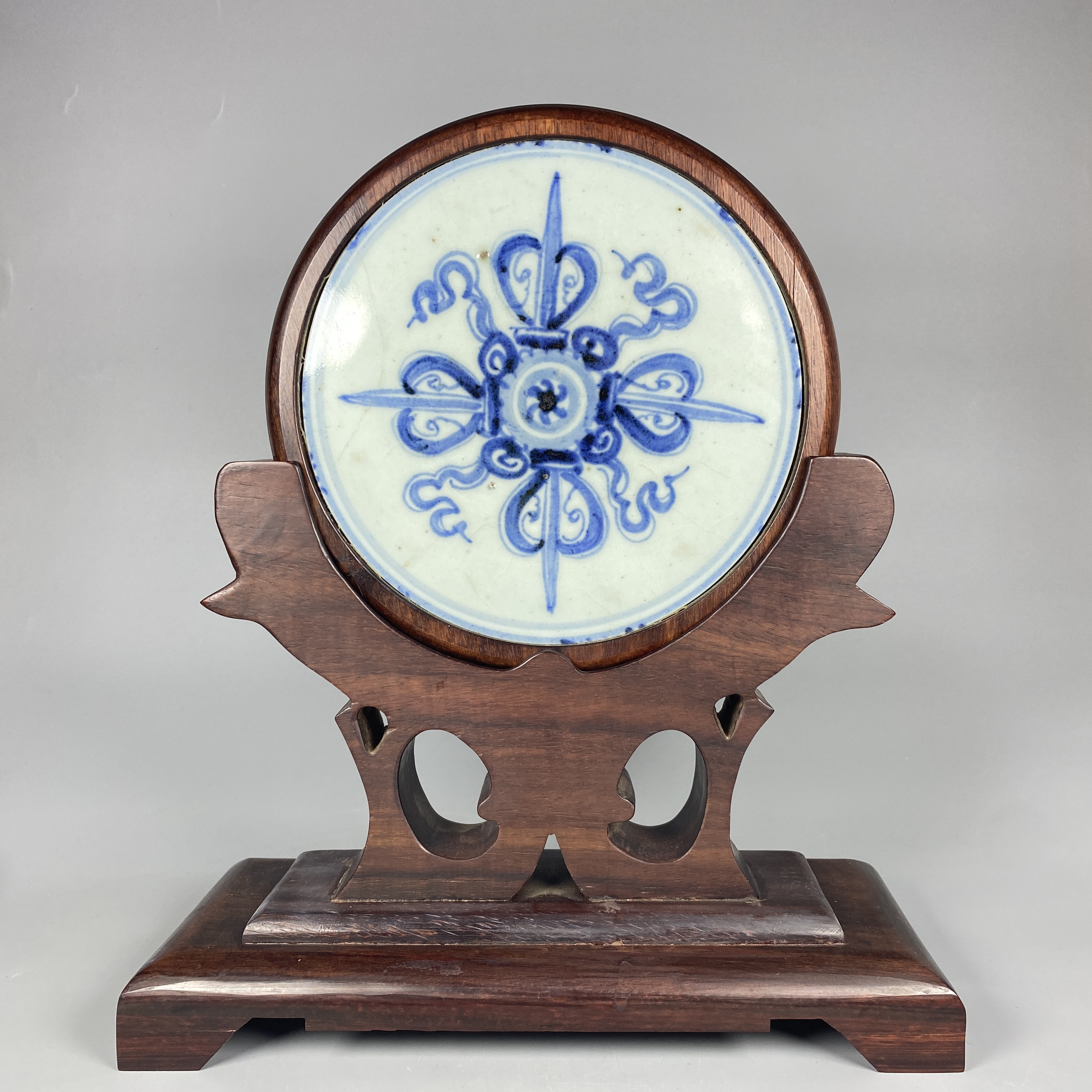 022051243 明代 青花十字杵纹插屏/DG/云南省文物总店