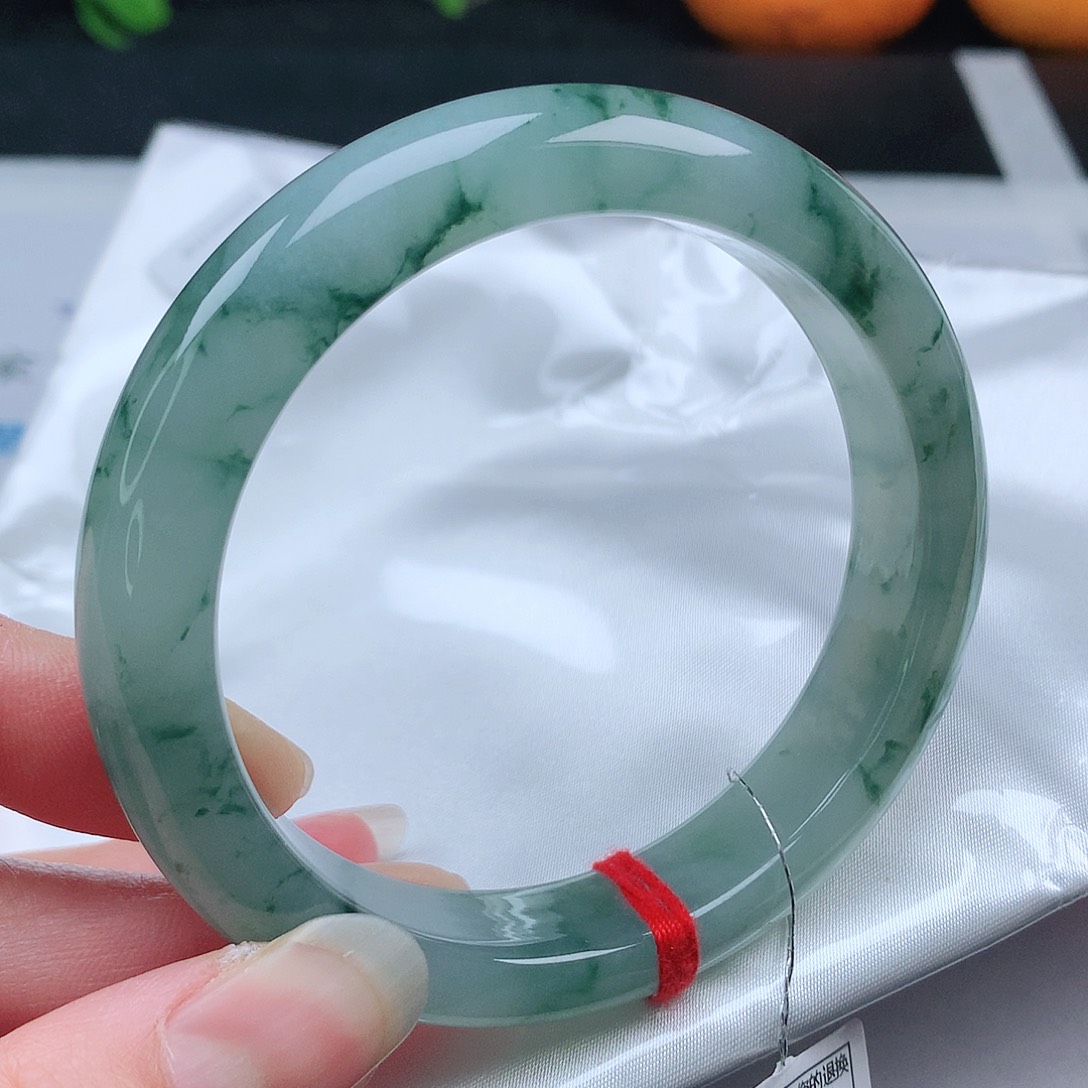 翡翠手镯未镶嵌60圈