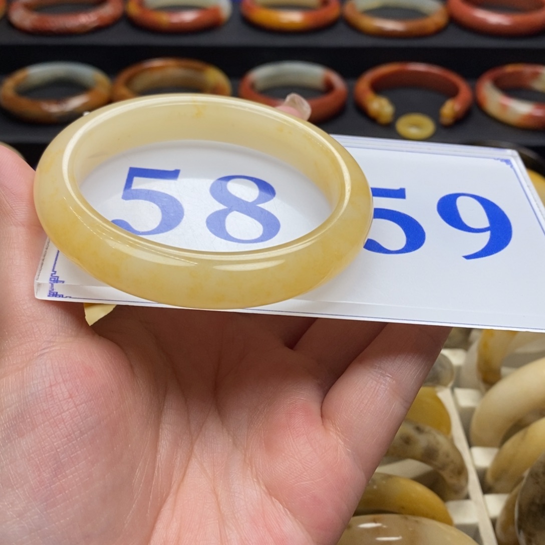 石英质玉（黄龙玉）手镯未镶嵌