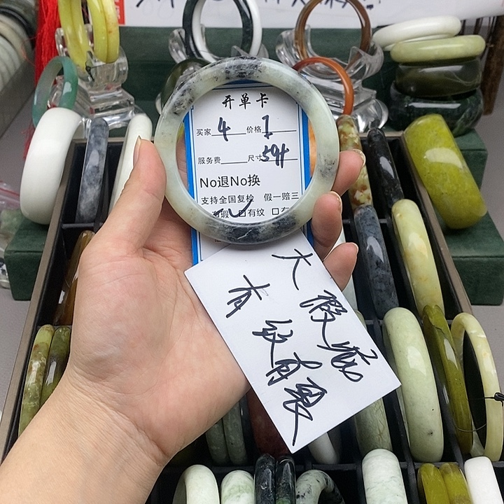 蛇纹石玉未镶嵌手镯