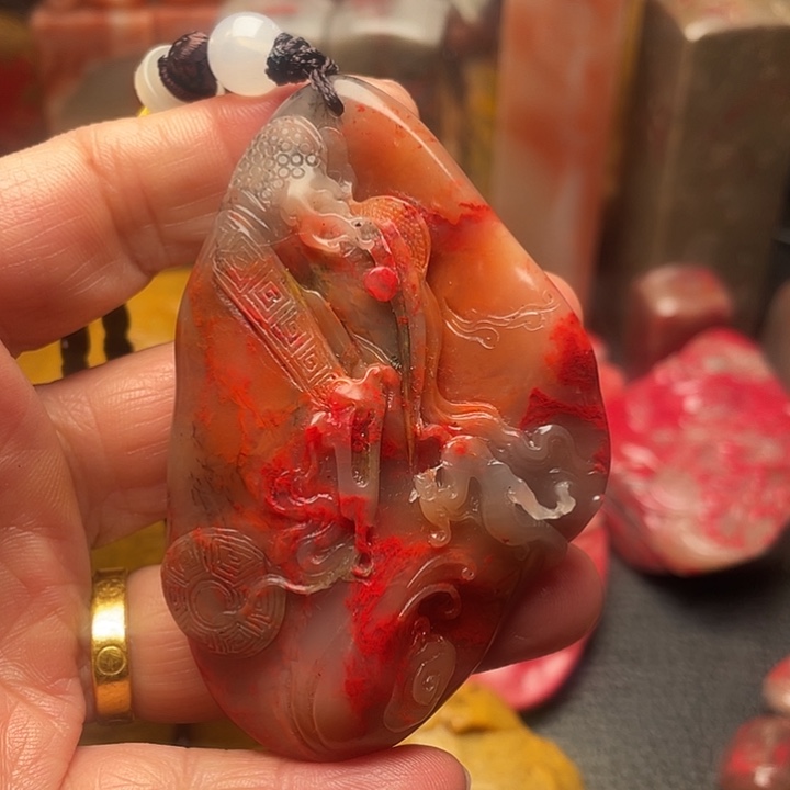昌化鸡血石质地温润血色艳丽