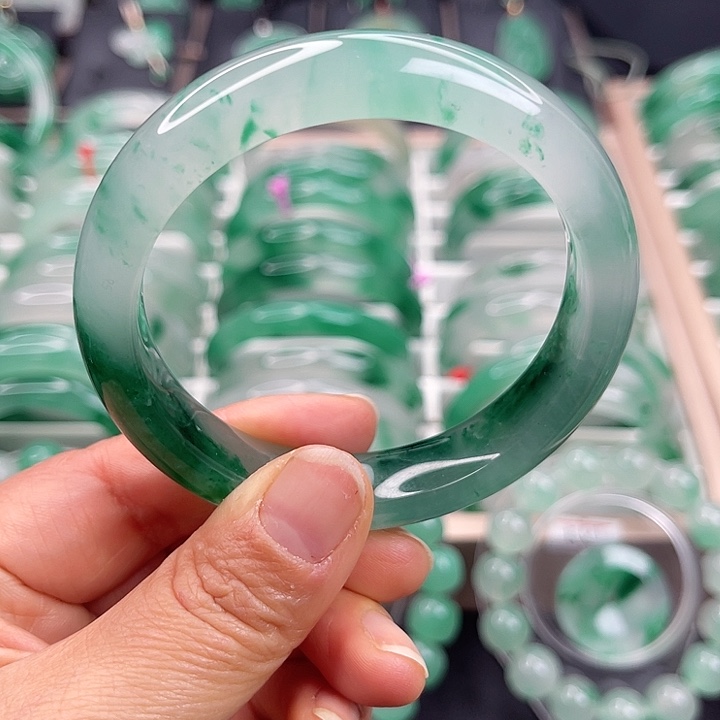 未镶嵌手镯石英质玉