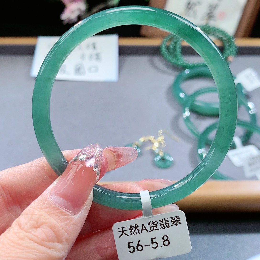 翡翠手镯（圆镯）未镶嵌