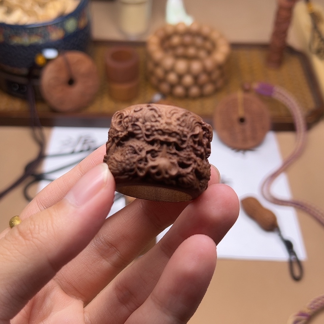 檀香木手串/手链九龙戏珠