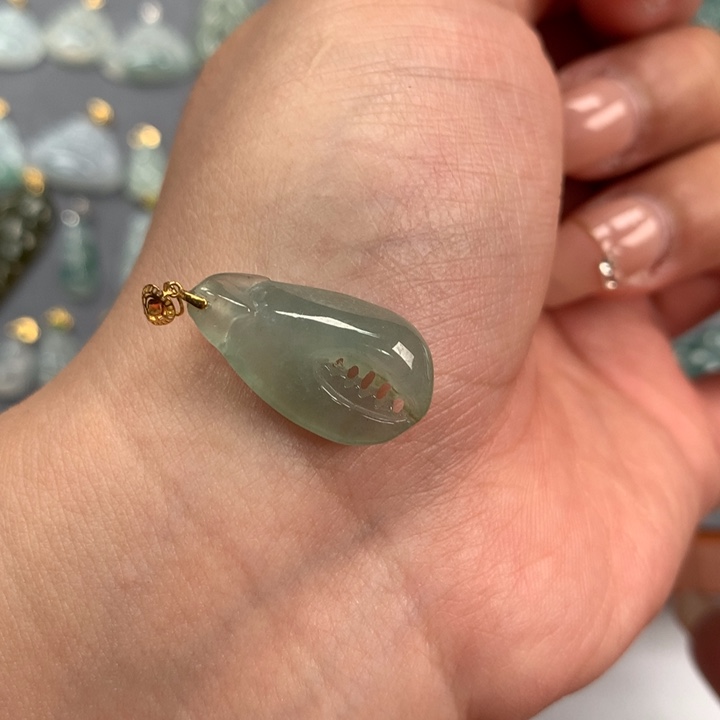 翡翠颈饰18K金镶嵌蟹钳