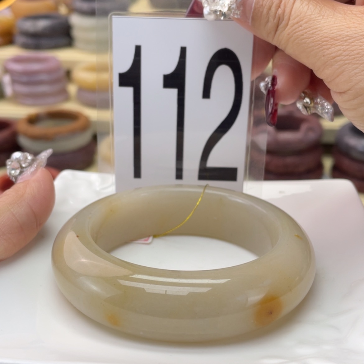 【闪购商品】石英质玉手镯未镶嵌