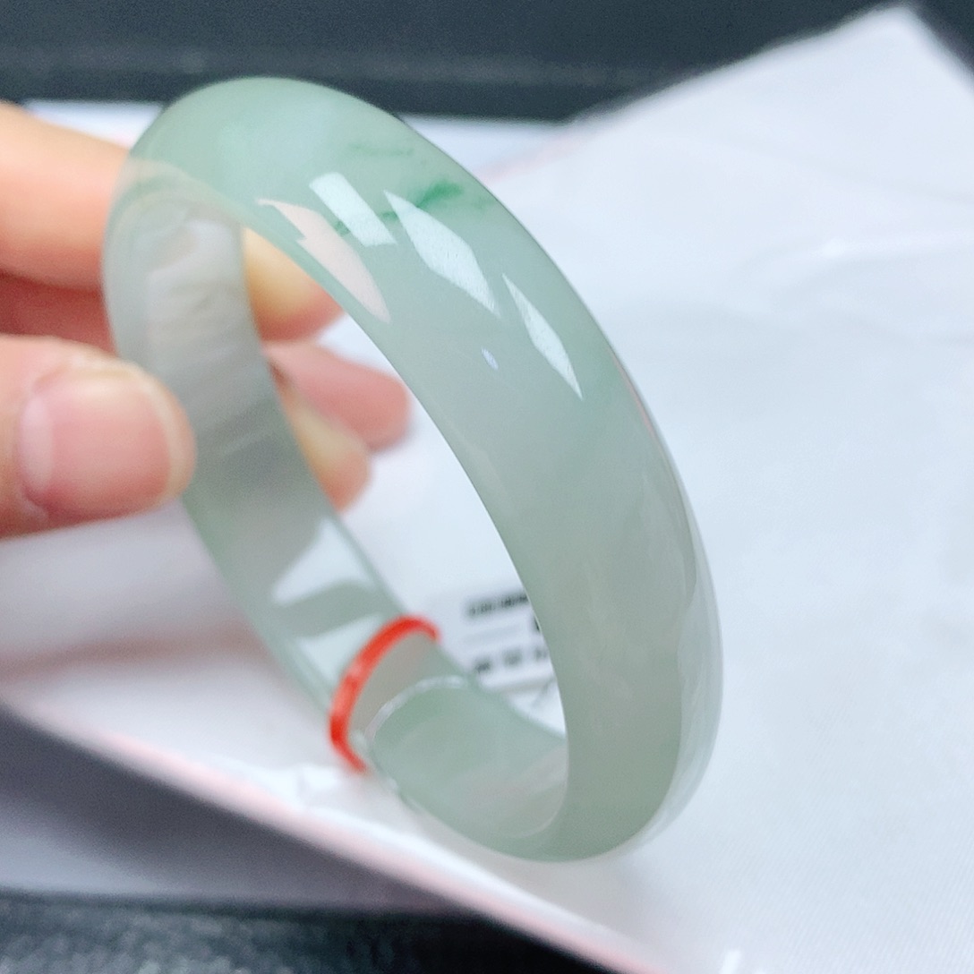 翡翠手镯未镶嵌54圈