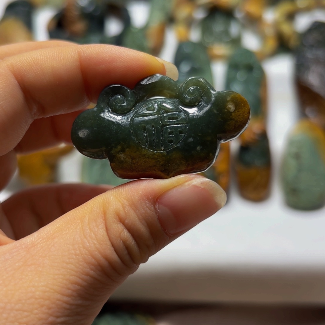 岫岩河磨玉（透闪石质玉）挂件未镶嵌