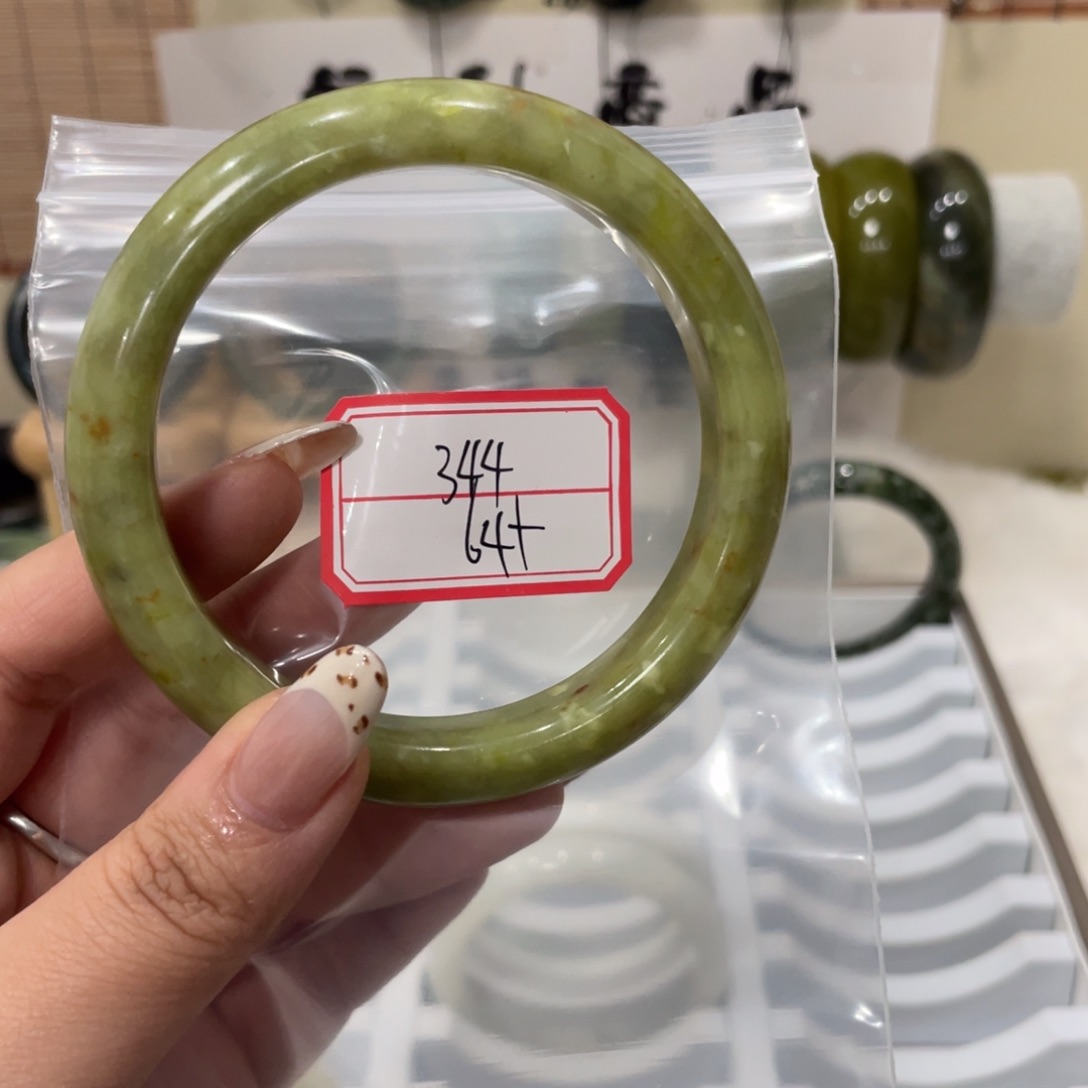 蛇纹石玉手镯未镶嵌