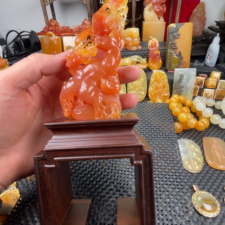 石英质玉（黄龙玉）未镶嵌颈饰