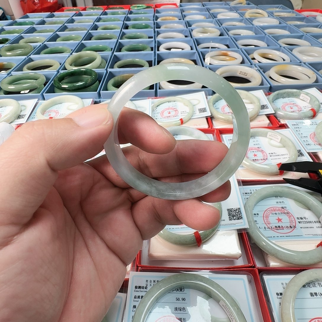 翡翠未镶嵌手镯福利