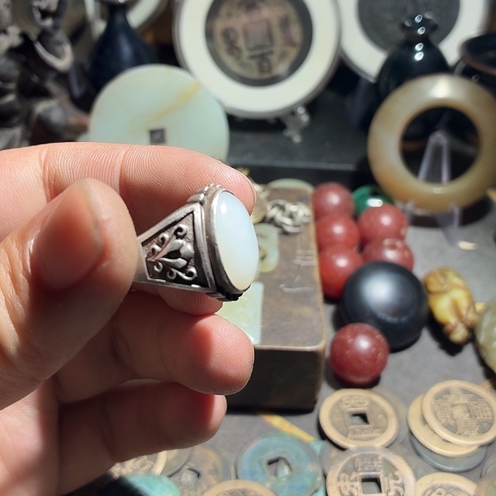 知***乐铜铁合金类戒指2585669