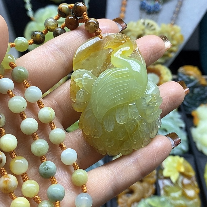 蛇纹石玉未镶嵌挂件