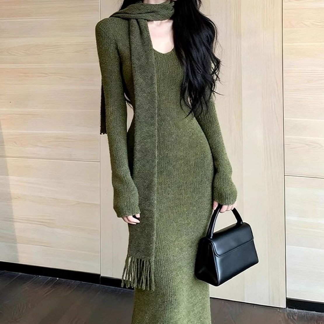 大码胖mm气质温柔风配围巾连衣裙女高级感收腰显瘦毛衣长裙200斤