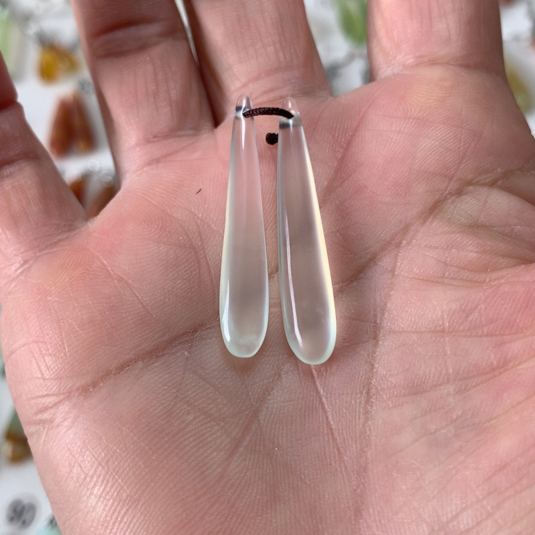 蛇纹石玉耳环未镶嵌