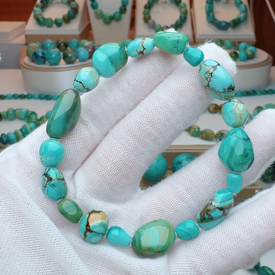 绿松石未镶嵌颈饰