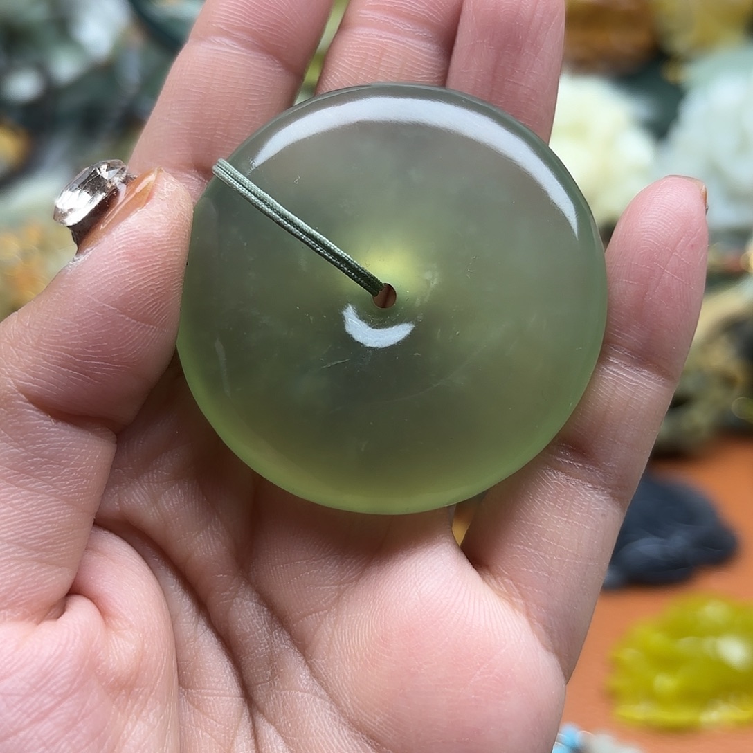 龙***虎蛇纹石玉未镶嵌颈饰