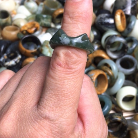 蛇纹石玉未镶嵌戒指