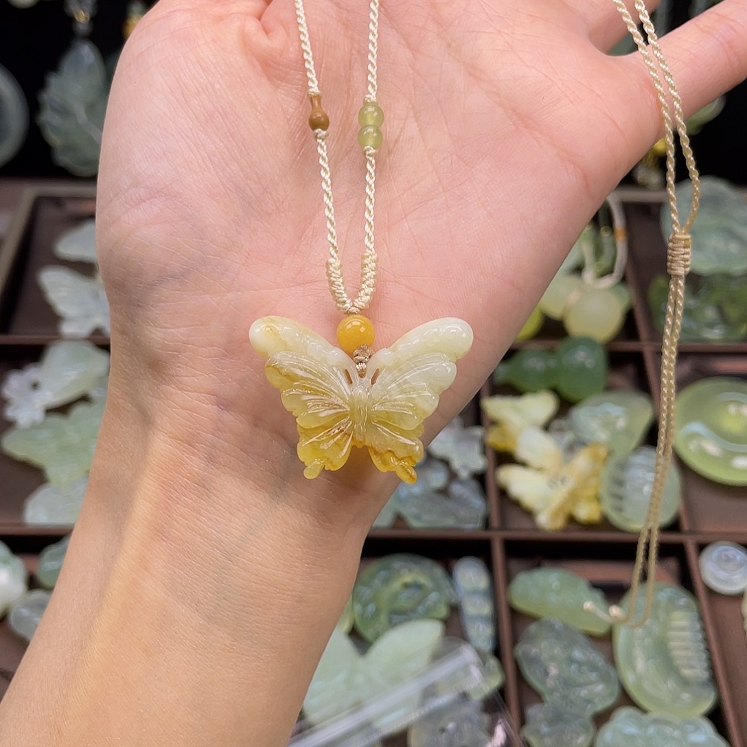 蛇纹石玉未镶嵌颈饰