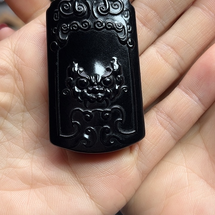 和田玉未镶嵌颈饰兽面