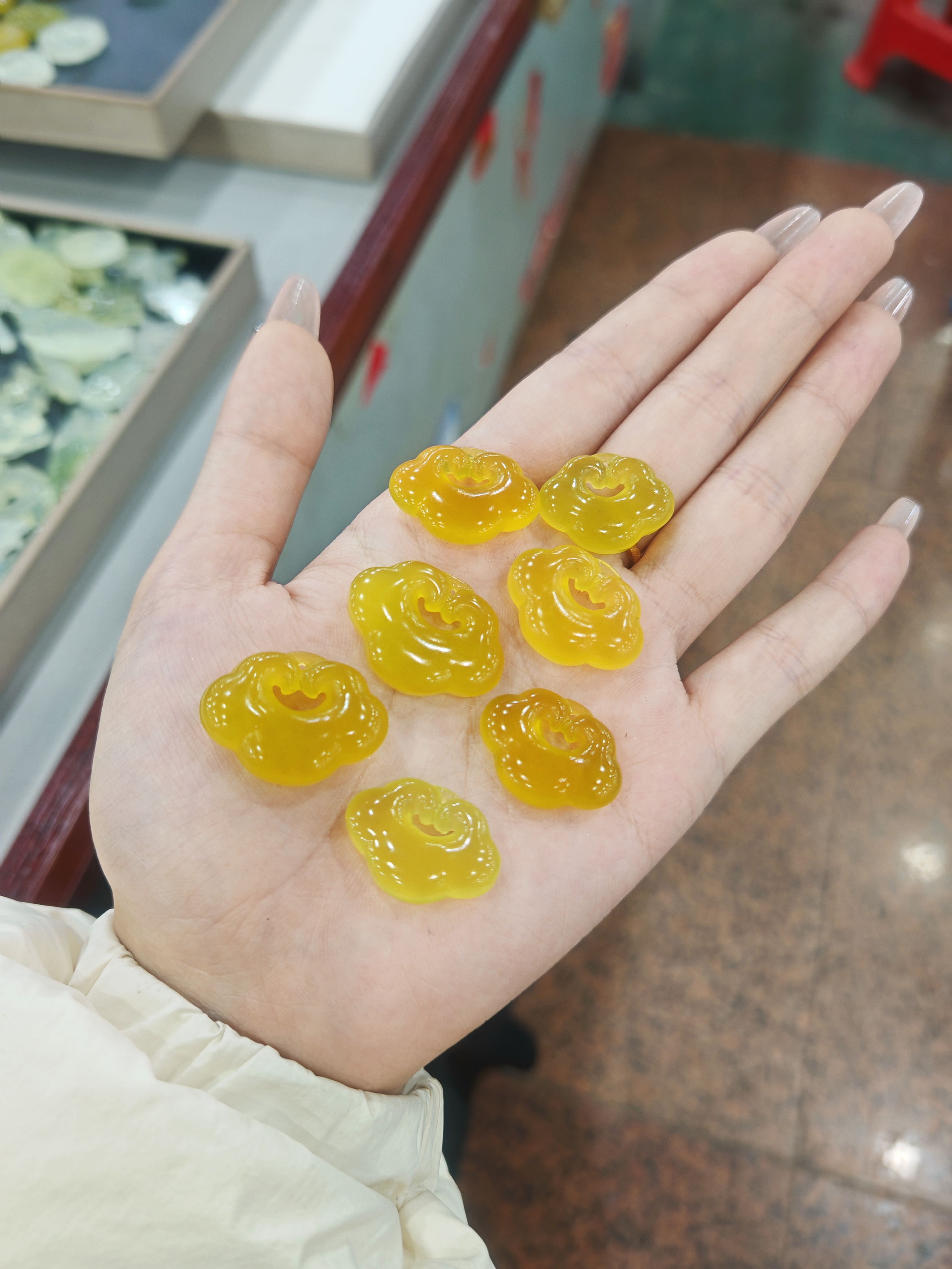 岫玉冰冰透透 祥云如意锁