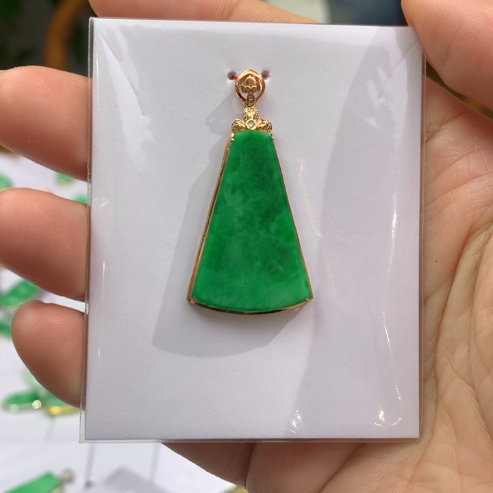翡翠颈饰18K金镶嵌翡翠翡翠吊坠