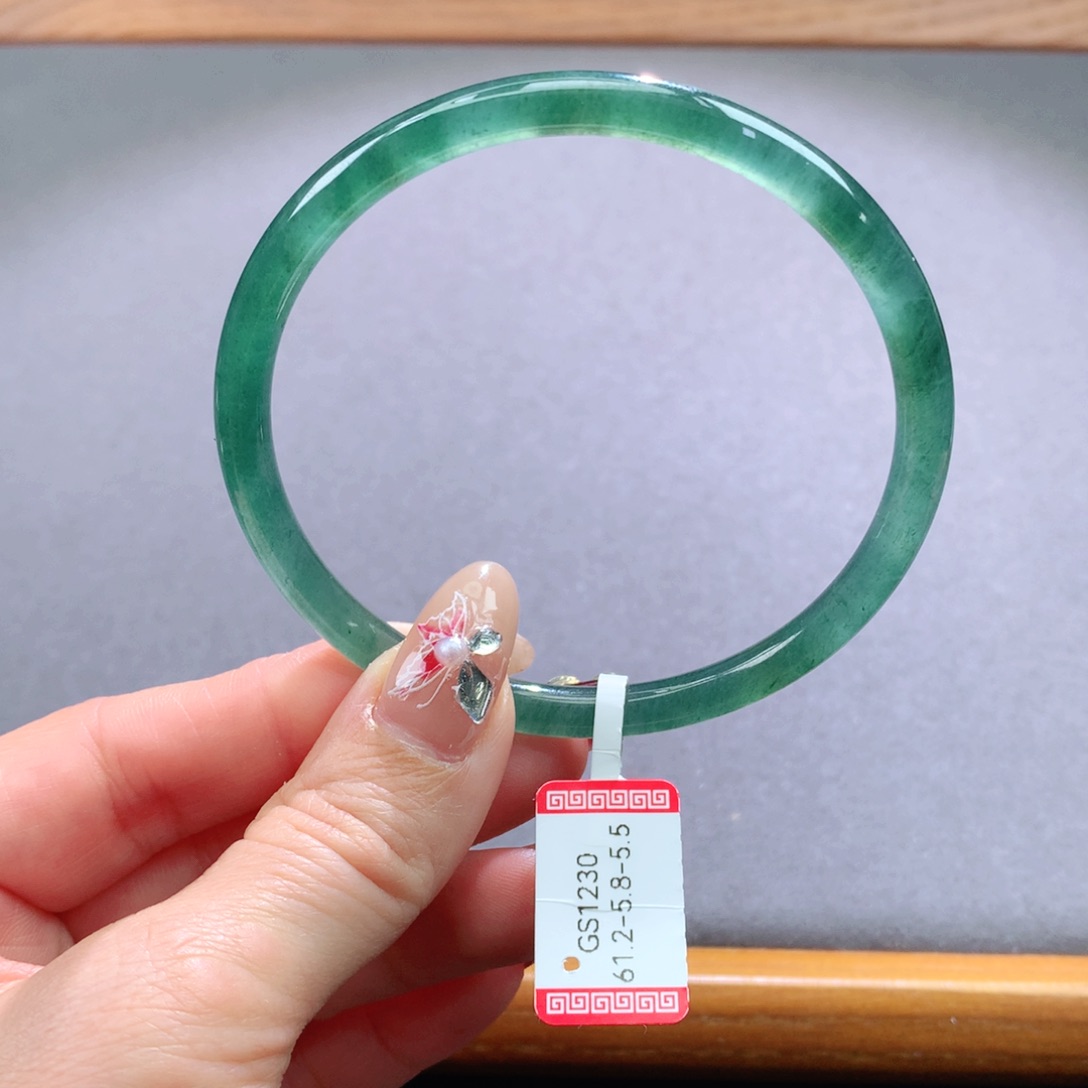 翡翠手镯未镶嵌天然翡翠手镯