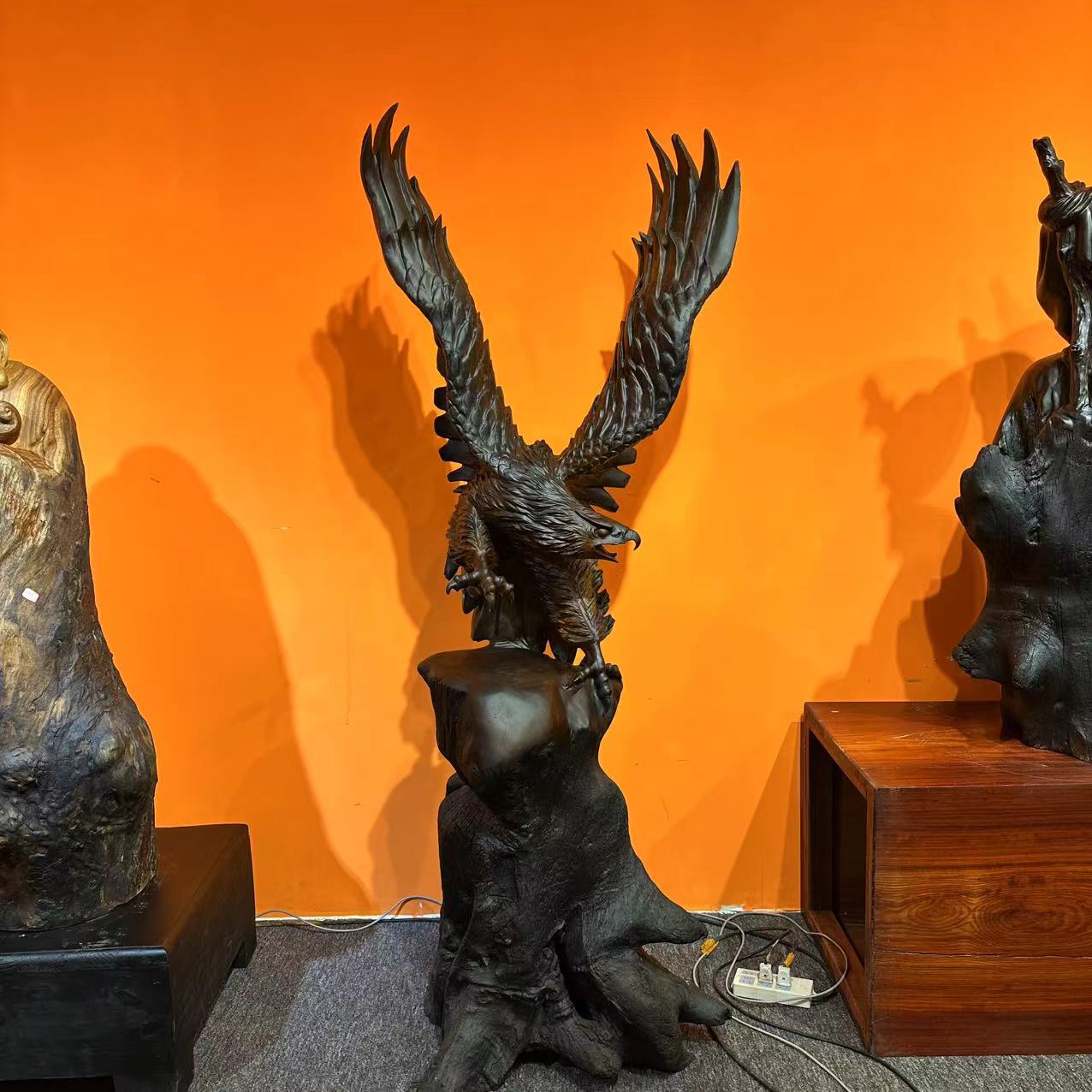 《大展宏图》鸡翅木手工雕刻摆件 尺寸：72-68-195