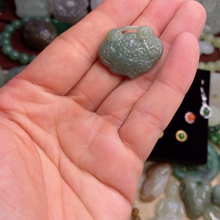 和田玉吊坠未镶嵌