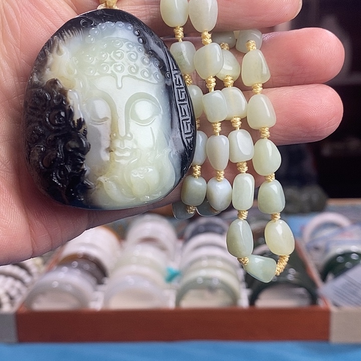 和田玉未镶嵌吊坠(赠链)