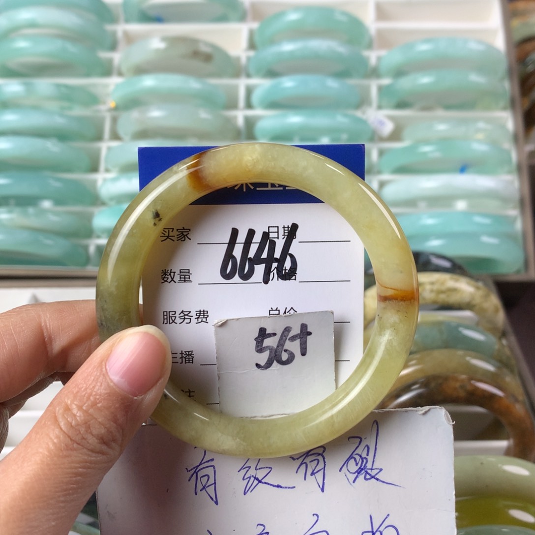 蛇纹石玉手镯未镶嵌6646