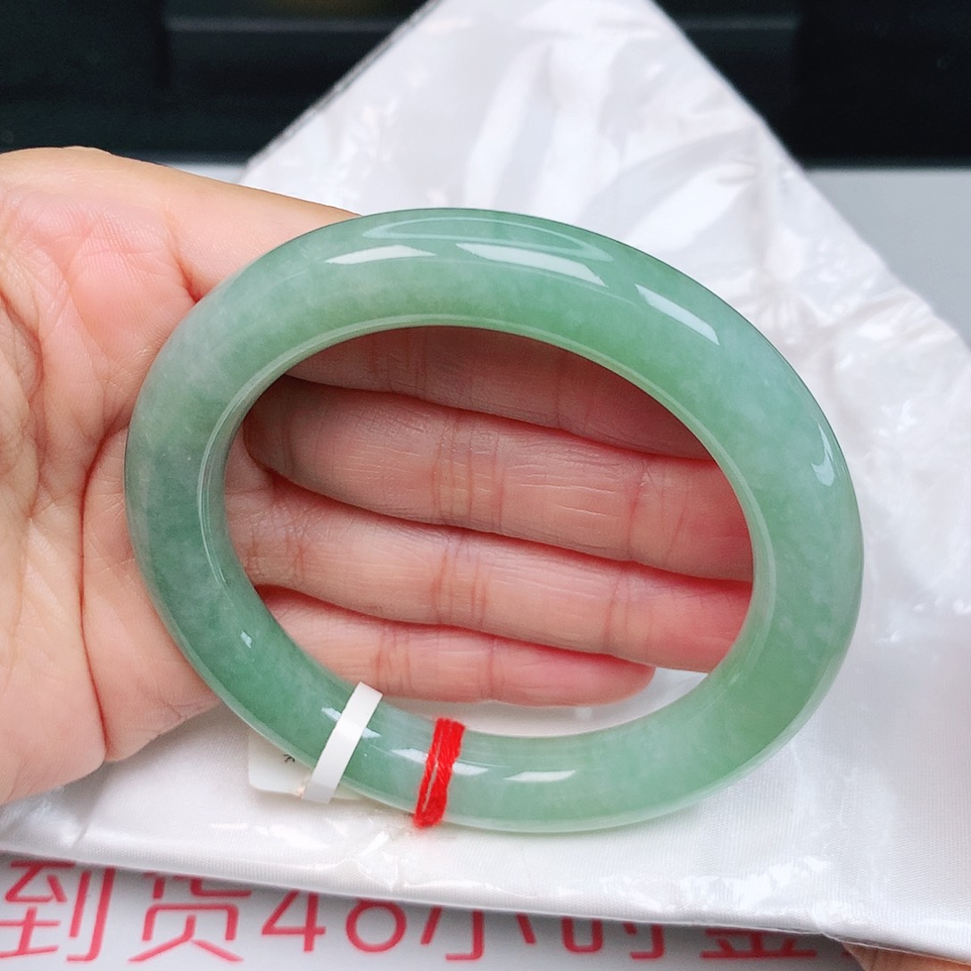未镶嵌手镯（圆镯）翡翠湖水绿14