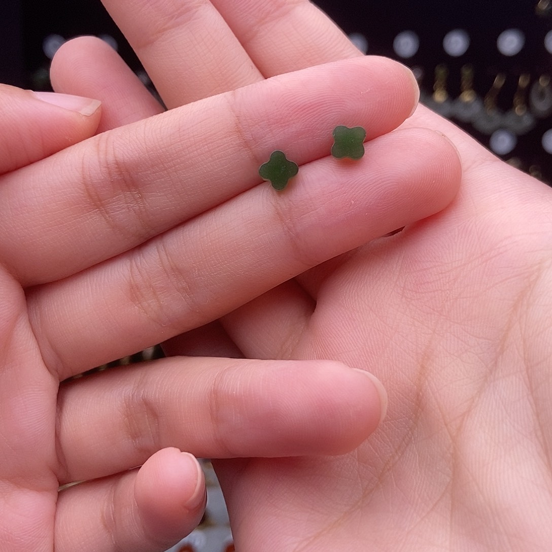 和田玉未镶嵌耳饰