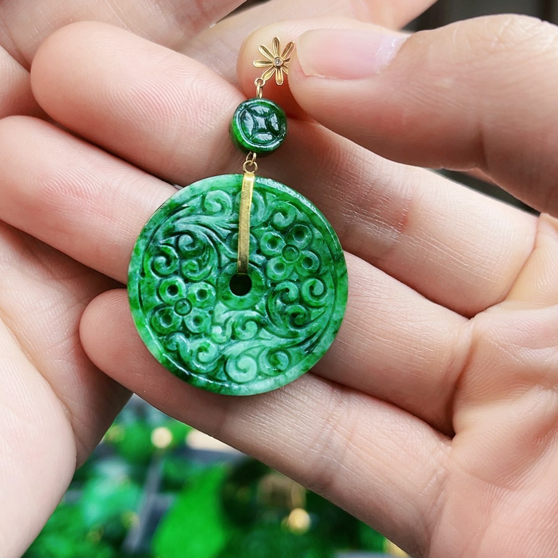 翡翠颈饰18K金镶嵌吊坠