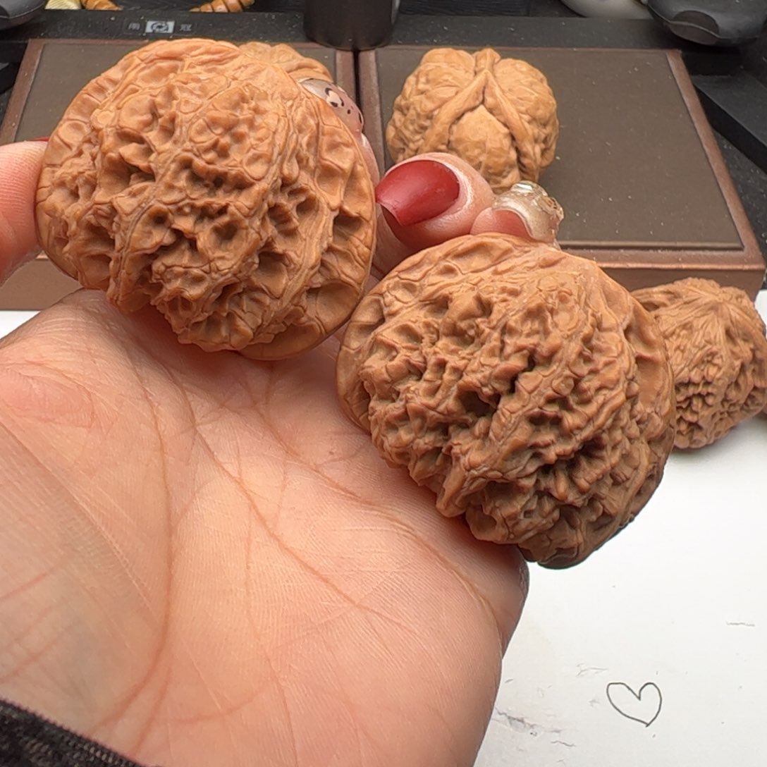 文玩核桃吊坠滢空洞玉48