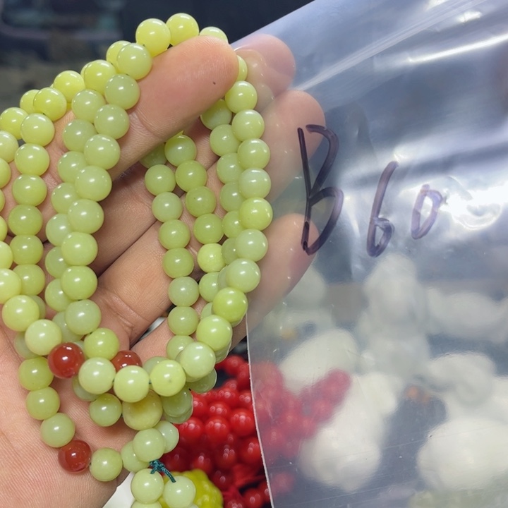 蛇纹石玉手串未镶嵌一***人