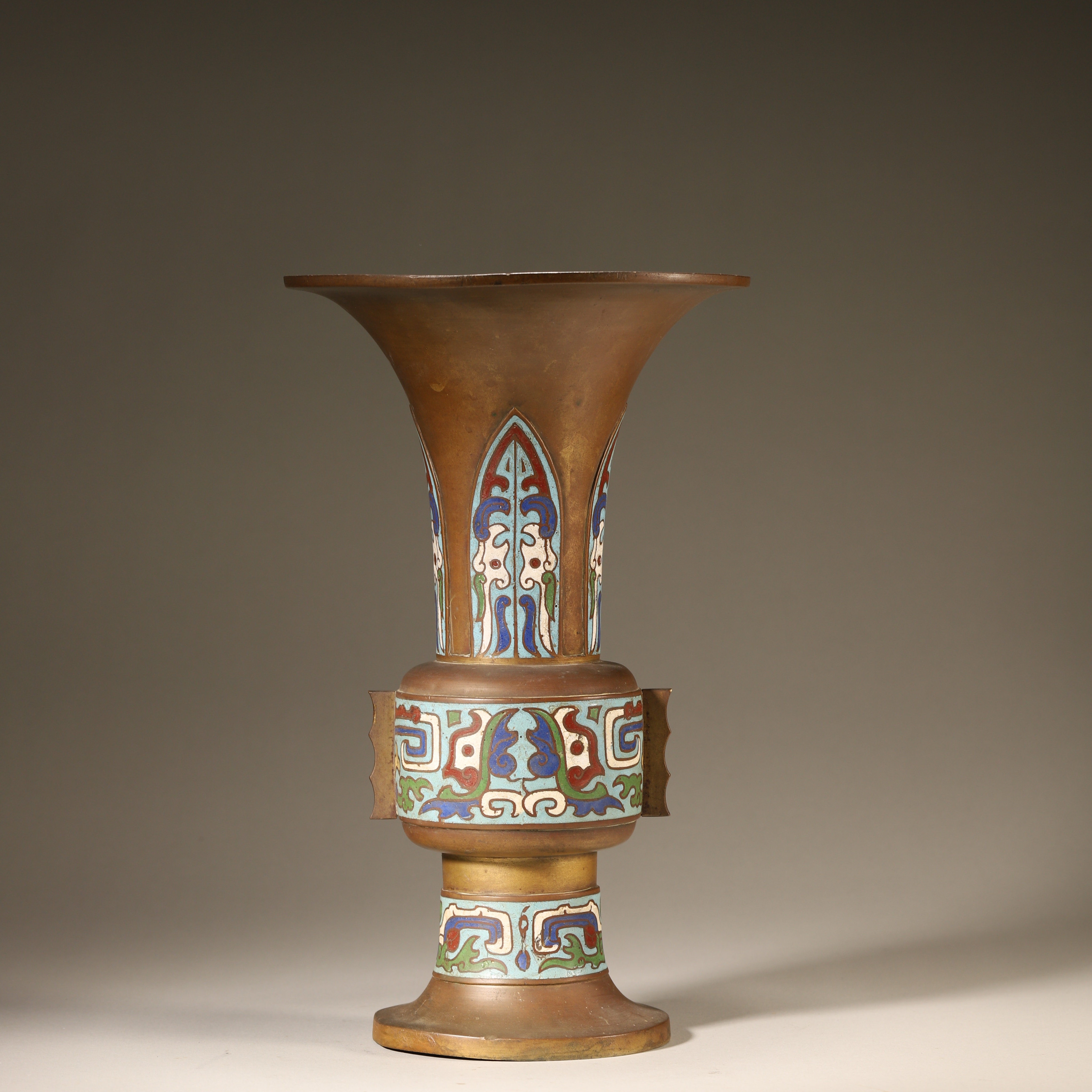 Lot38清代 景泰蓝蕉叶兽面纹花觚