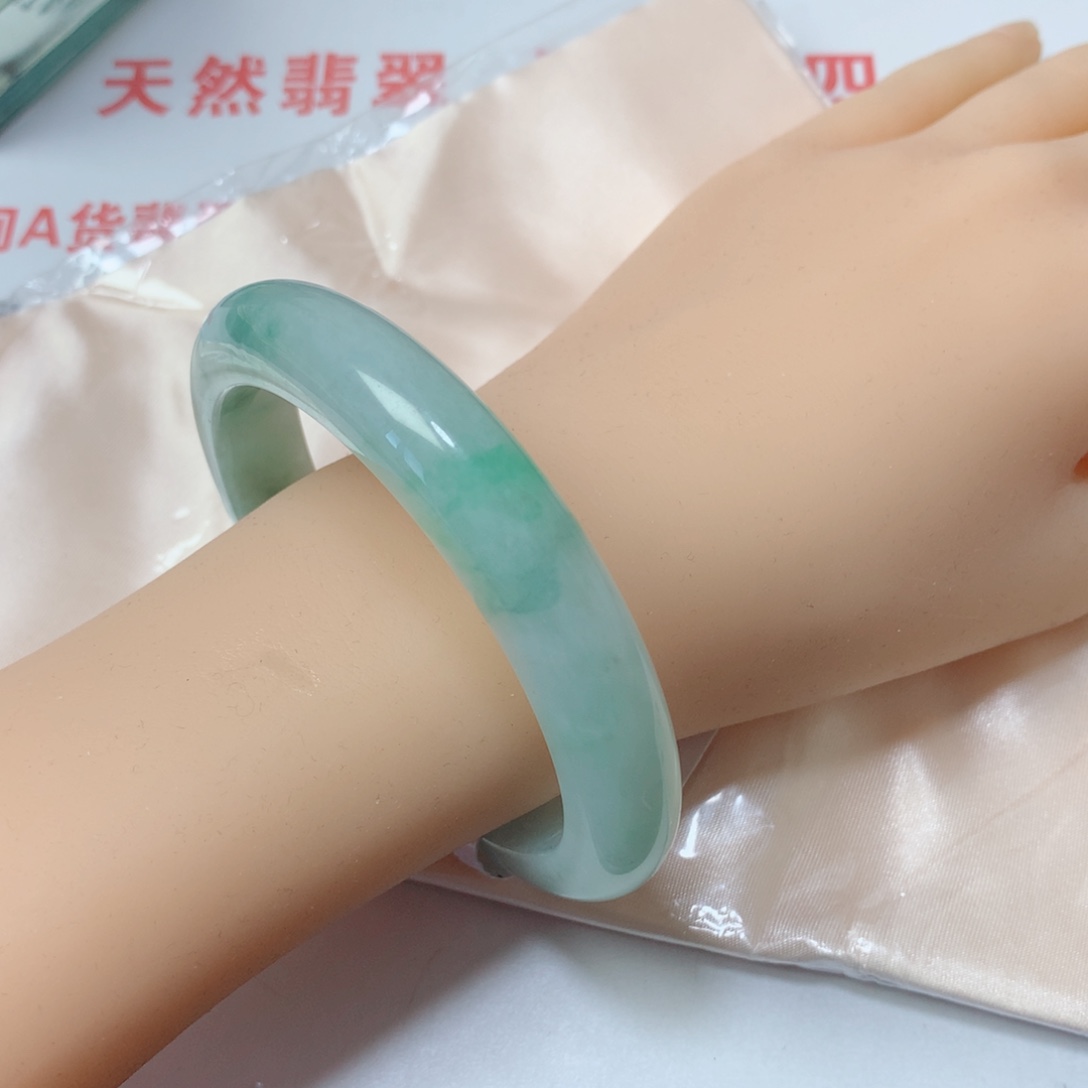 翡翠手镯未镶嵌库*