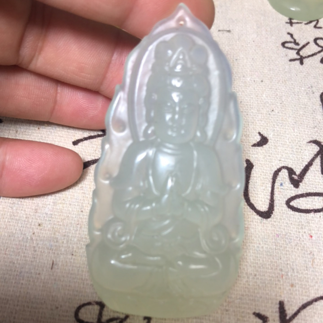 岫玉玉坠精美雕刻的火苗观音高72mm有天然的结果点