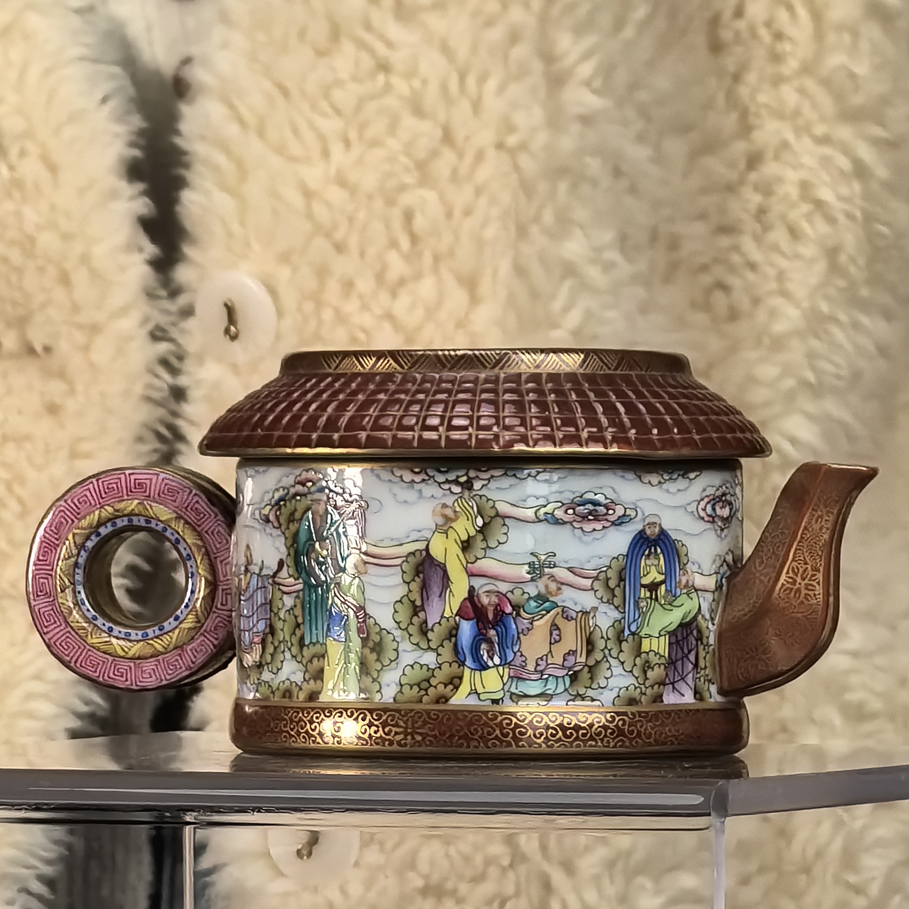 清 珐琅彩人物故事回型壶