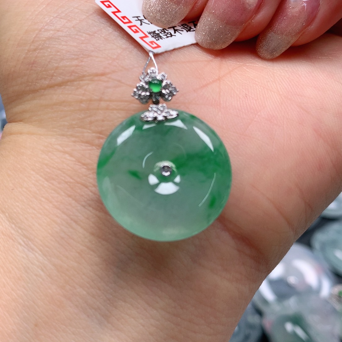 翡翠颈饰18K金镶嵌天然翡翠