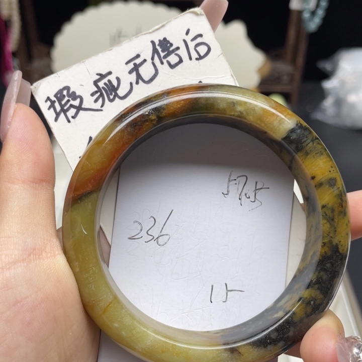 蛇纹石玉未镶嵌手镯